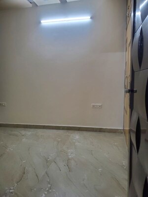 Room in 4 BHK Builder Floor at Vaishali Sector 5 – for Rent