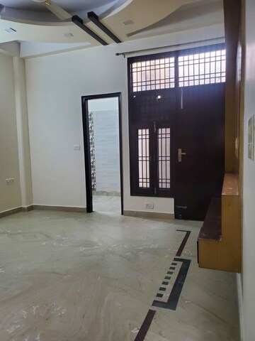 Room in 4 BHK Builder Floor at Vaishali Sector 5 – for Rent