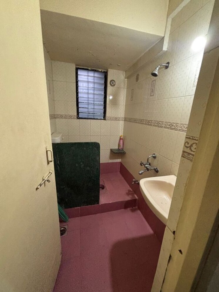 Bathroom, bhusari colony 2 Bedroom 800 Sq.Ft. Apartment In Bhusari Colony Pune 9759701