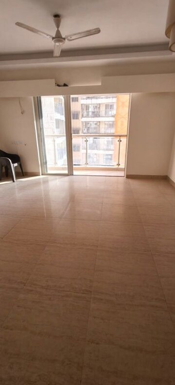 Room in 3 BHK Apartment at HDIL Metropolis Residences, Andheri West – for Rent