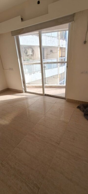 Room in 3 BHK Apartment at HDIL Metropolis Residences, Andheri West – for Rent