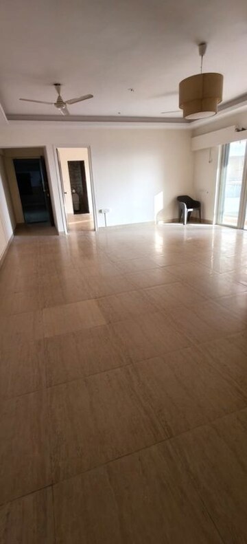 Room in 3 BHK Apartment at HDIL Metropolis Residences, Andheri West – for Rent