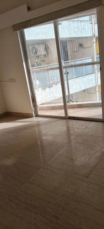 Room in 3 BHK Apartment at HDIL Metropolis Residences, Andheri West – for Rent