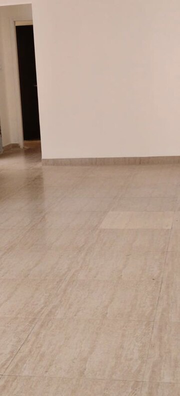 Room in 3 BHK Apartment at HDIL Metropolis Residences, Andheri West – for Rent