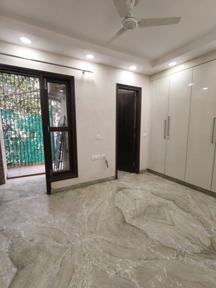 Room, lajpat nagar i 2 Bedroom 900 Sq.Ft. Builder Floor In Lajpat Nagar I Delhi 9765560