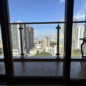 Room in 4 BHK Apartment at Prabhadevi CHS, Century Bazar – for Rent