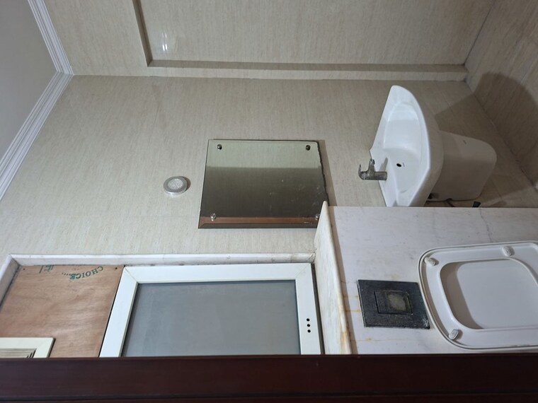 Bathroom, sector 48 3 Bedroom 300 Sq.Mt. Independent House In Sector 48 Noida 9765606