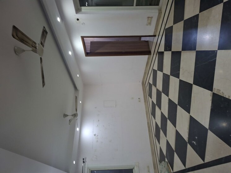 undefined, sector 48 3 Bedroom 300 Sq.Mt. Independent House In Sector 48 Noida 9765606