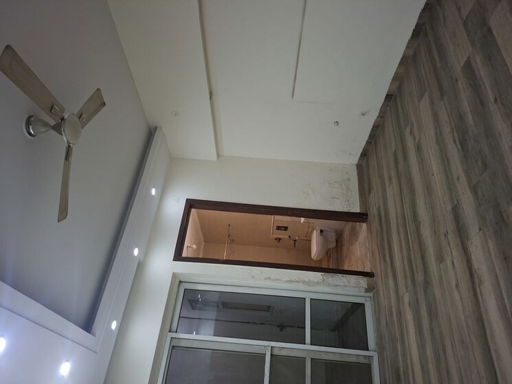 undefined, sector 48 3 Bedroom 300 Sq.Mt. Independent House In Sector 48 Noida 9765606