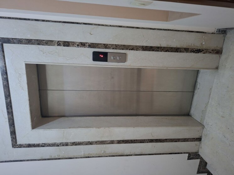 undefined, sector 48 3 Bedroom 300 Sq.Mt. Independent House In Sector 48 Noida 9765606