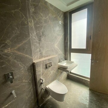 Bathroom in 4 BHK Apartment at Prestige Jasdan Classic, Jacob Circle – for Rent