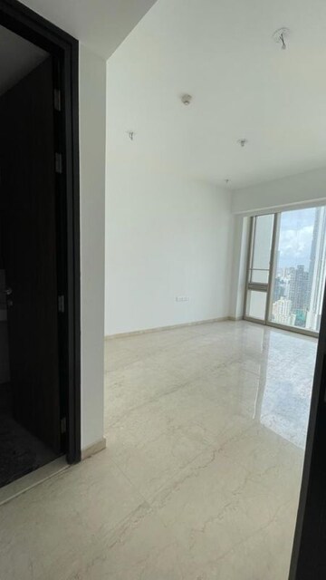 Room in 3 BHK Apartment at Lodha The Park, Century Mills – for Rent