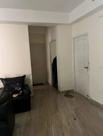 Master Bedroom in 3 BHK Apartment at Migsun Ultimo, Omicron Iii Greater Noida – for Rent