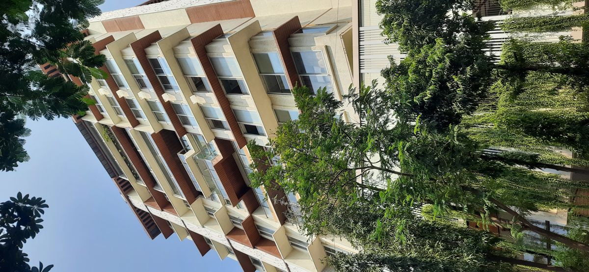 3 BHK + Servant Room Apartment For Sale in Santacruz West