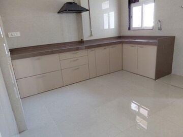 Room in 3.5 BHK Apartment at Je and Vee Madhuban, Malad East – for Sale