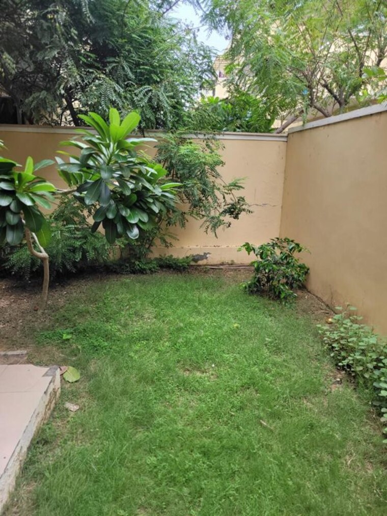 Garden, emaar-mgf-emerald-hills 2 Bedroom 1180 Sq.Ft. Builder Floor In Sector 65 Gurgaon 9765647