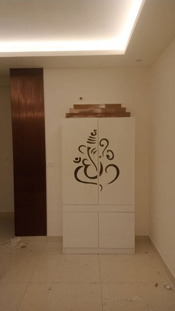 Furnished Amenities in 4 BHK Apartment at Prestige Waterford, Whitefield – for Rent