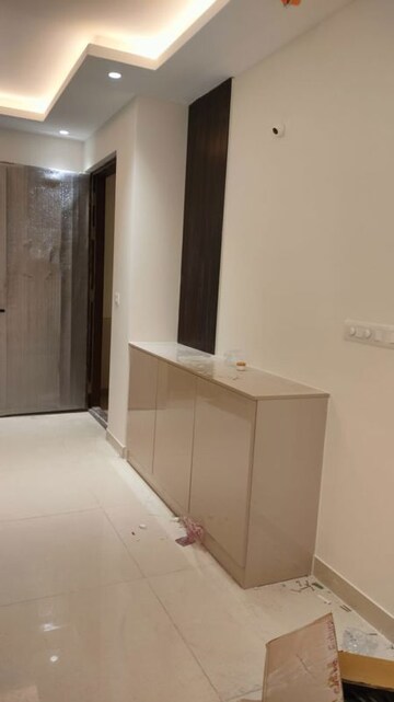 Room in 4 BHK Apartment at Prestige Waterford, Whitefield – for Rent