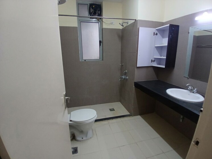 Master Bedroom, pioneer-park-phase-1 3 Bedroom 2439 Sq.Ft. Apartment In Sector 61 Gurgaon 9765686