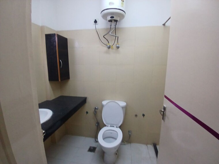 Master Bedroom, pioneer-park-phase-1 3 Bedroom 2439 Sq.Ft. Apartment In Sector 61 Gurgaon 9765686