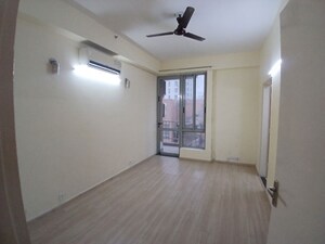 Room in 3 BHK Apartment at Pioneer Park Phase 1, Sector 61 – for Sale