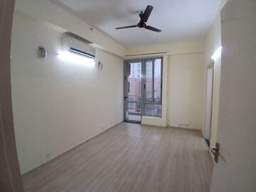 Room in 3 BHK Apartment at Pioneer Park Phase 1, Sector 61 – for Sale
