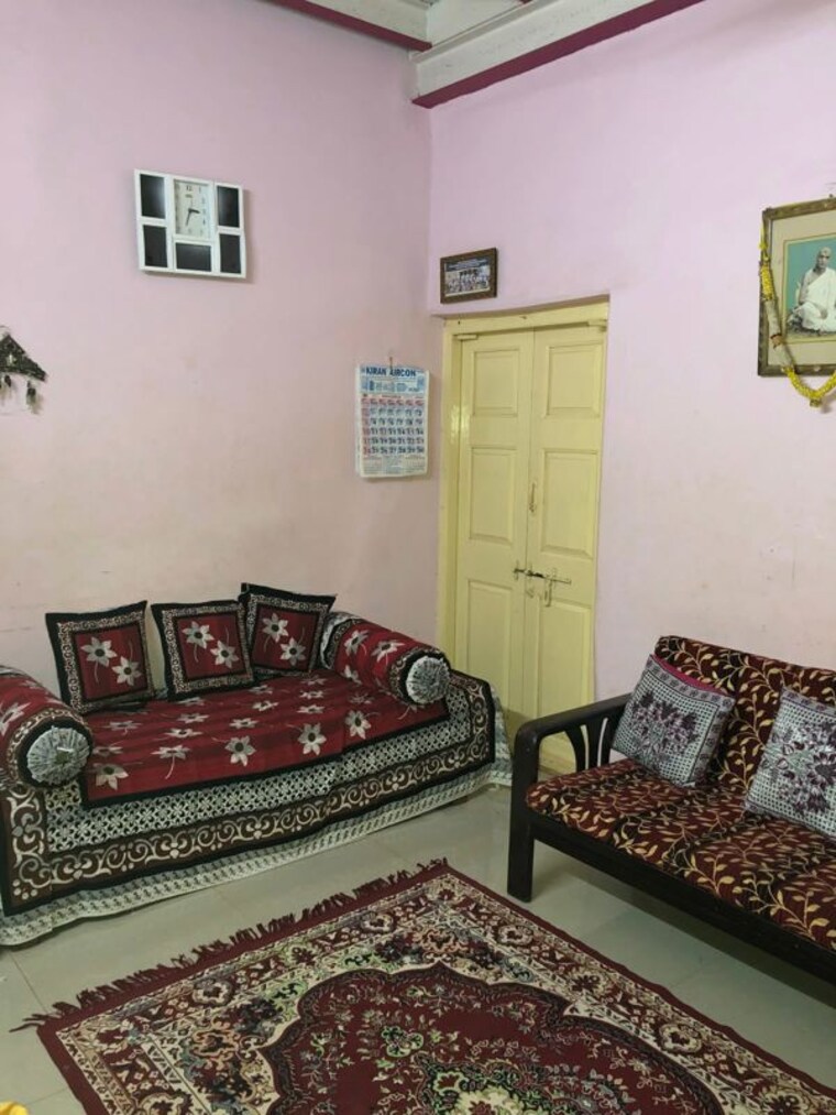 Room, vibhuti khand Pg For Girls In Vibhuti Khand 9765724