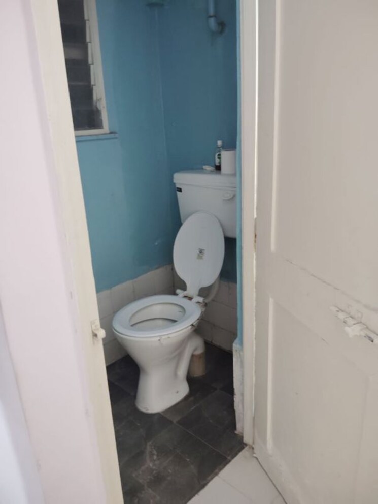 Bathroom, shri-ram-niwas 1 Bedroom 500 Sq.Ft. Apartment In Aundh Pune 9765736