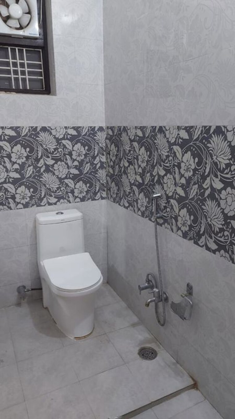 Bathroom, vibhuti khand Pg For Girls In Vibhuti Khand 9765741