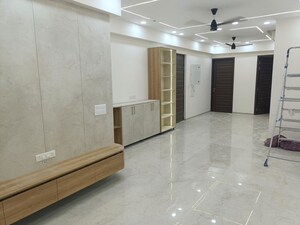 Room in 3 BHK Apartment at Smart World Orchard, Sector 61 – for Rent