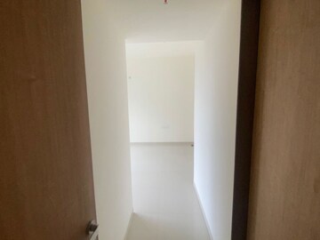 Room in 2 BHK Apartment at Lodha Woods, Kandivali East – for Rent