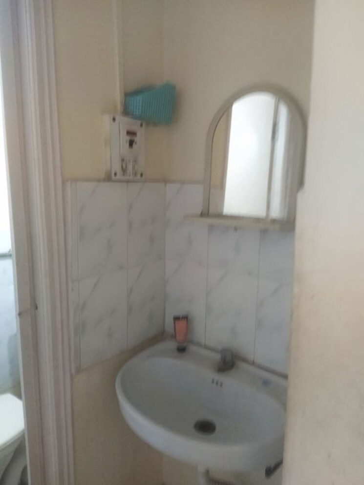 Bathroom, kumar-padmalaya 2 Bedroom 950 Sq.Ft. Apartment In Aundh Pune 9765802