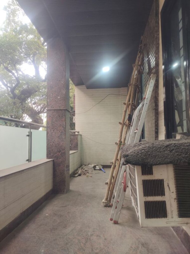 Balcony, east of kailash 3 Bedroom 1800 Sq.Ft. Builder Floor In East Of Kailash Delhi 9765821