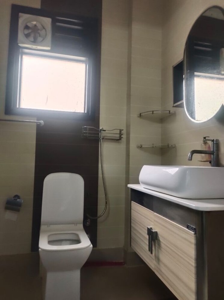 Bathroom, east of kailash 3 Bedroom 1800 Sq.Ft. Builder Floor In East Of Kailash Delhi 9765821