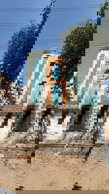 Office Space For Rent in Sector 63