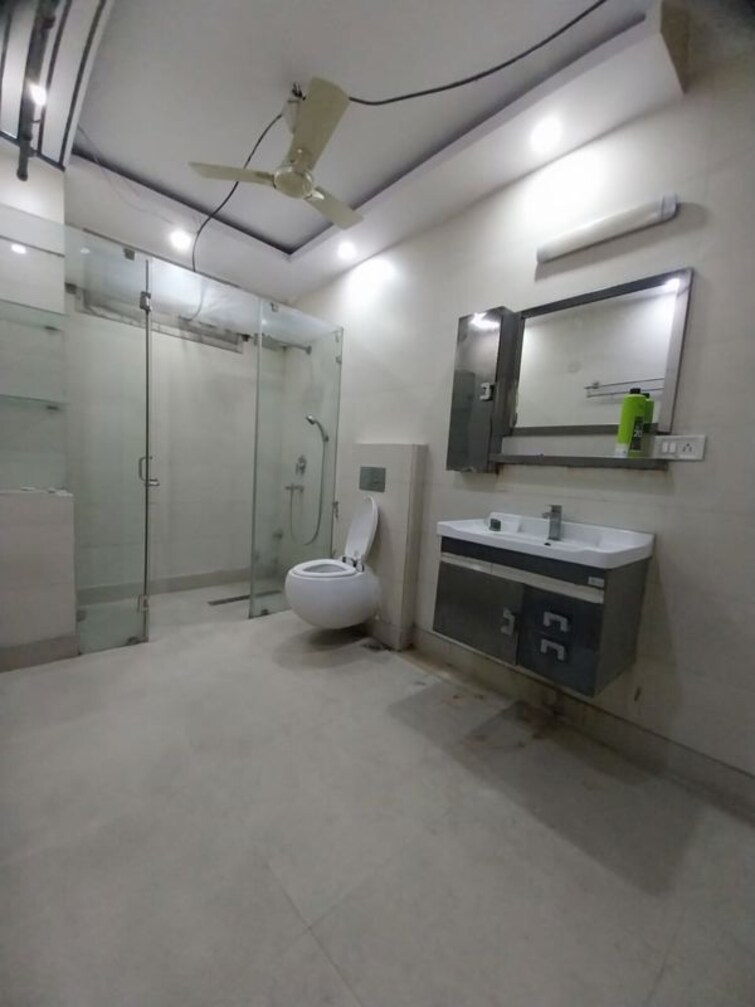  Parking, south extension ii 2 Bedroom 1800 Sq.Ft. Builder Floor In South Extension ii Delhi 9765866