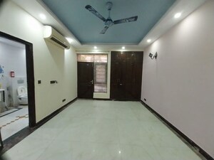 Room in 2 BHK Builder Floor at South Extension ii – for Rent