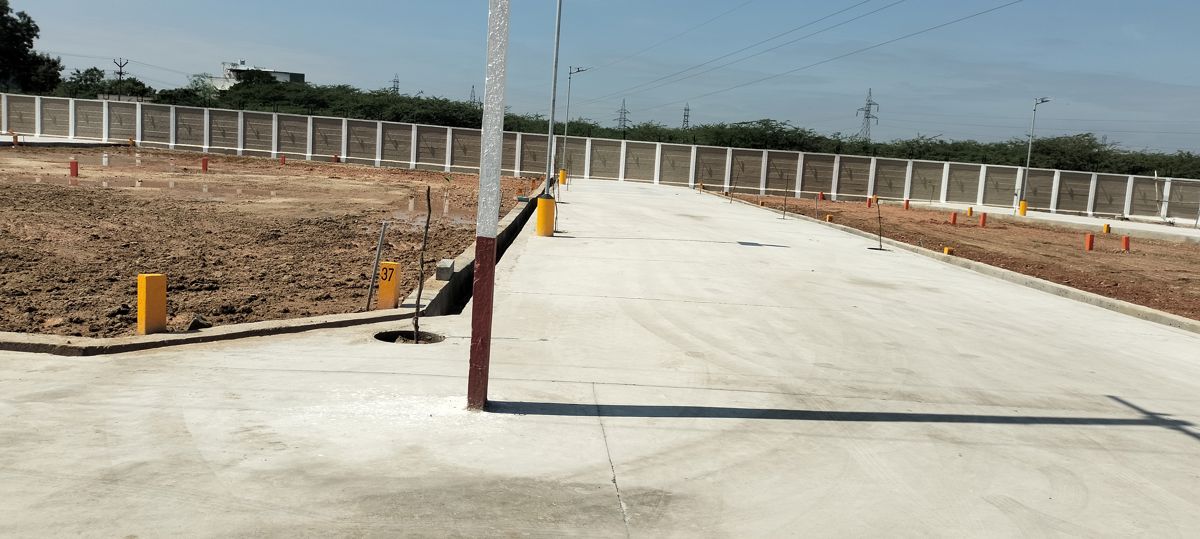 Plot For Sale in Karumandapam