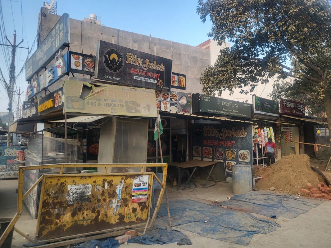 Retail Shop For Rent in MI Rustle Court