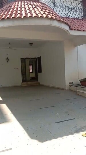 Room in 6+ BHK Independent House at Jubilee Hills – for Rent