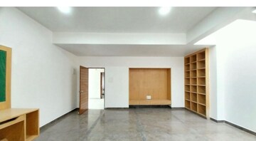 Room in 5 BHK Independent House at Hsr Layout – for Rent