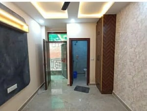 Building Lobby in 3.5 BHK Builder Floor at Mansarover Garden – for Sale