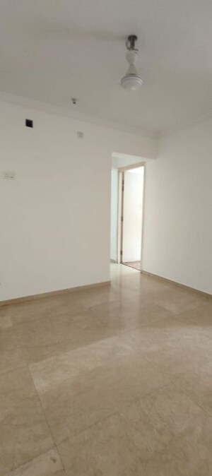 Room in 3.5 BHK Apartment at Hiranandani Meadows, Manpada – for Rent