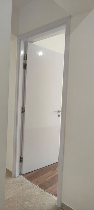 Building Lobby in 3.5 BHK Apartment at Hiranandani Meadows, Manpada – for Rent