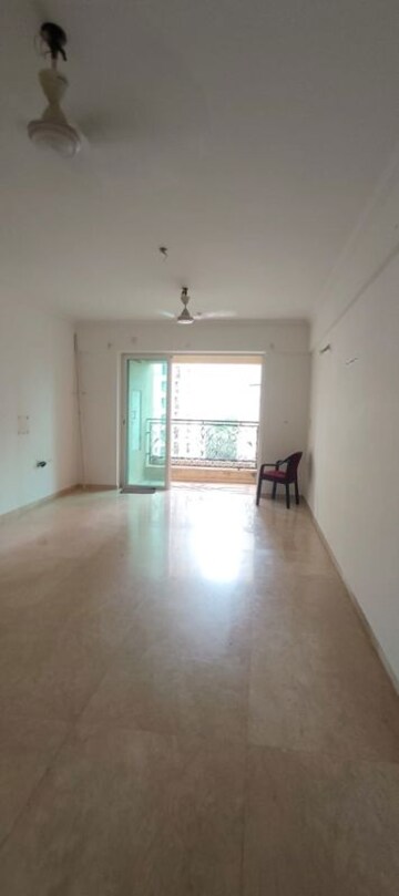 Room in 3.5 BHK Apartment at Hiranandani Meadows, Manpada – for Rent
