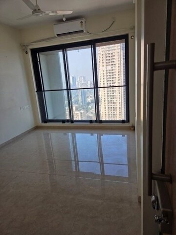 Room in 2 BHK Apartment at Peninsula Salsette 27, Byculla – for Rent
