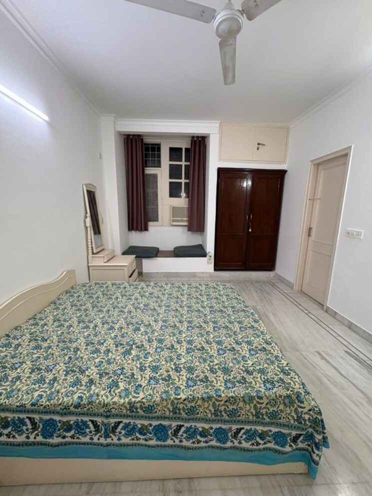 Bedroom, kailash colony 3 Bedroom 1500 Sq.Ft. Builder Floor In Kailash Colony Delhi 9765955