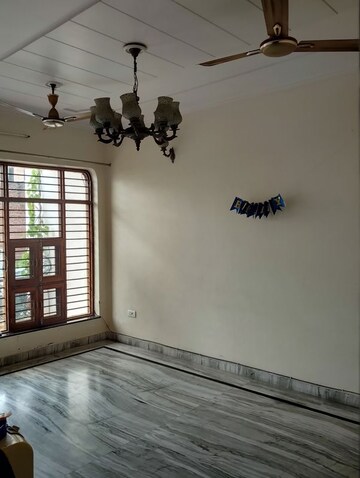 Room in 2 BHK Builder Floor at Sector 16 – for Rent