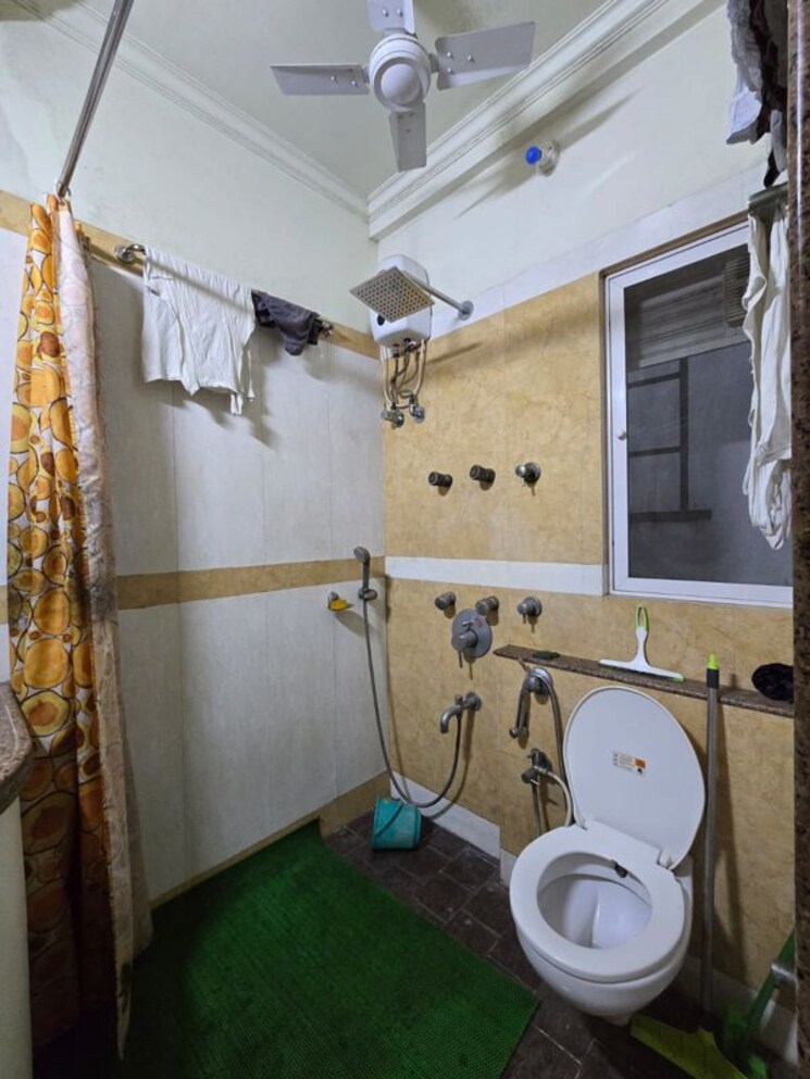 Bathroom, goregaon-west-view-chs 3 Bedroom 950 Sq.Ft. Apartment In Goregaon West Mumbai 9766031