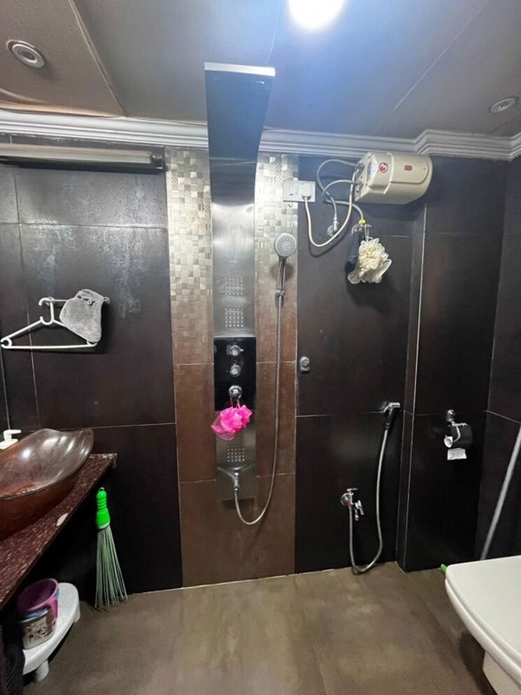 Attached Bathroom, shiv-om-complex 3 Bedroom 1000 Sq.Ft. Apartment In Powai Mumbai 9766093